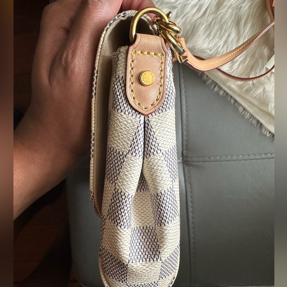 Louis Vuitton Favorite MM Damier Azur - Picture 9 of 17